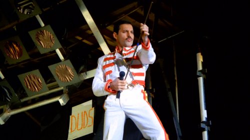 A Hungarian Rhapsody - Queen Live in Budapest